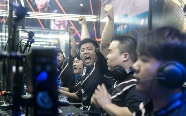 场上场下的 场上场下的